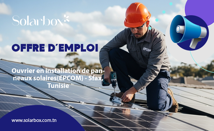 Ouvrier en installation de panneaux solaires – EPCOM